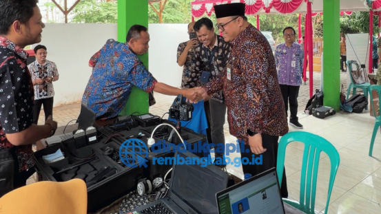 Jemput Bola di Desa Kunir Sulang, Dindukcapil Rembang Dukung Program Pengentasan Kemiskinan